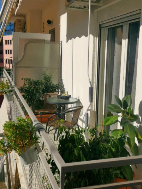 Athenshub - Across Metro Station Apartment Exterior foto